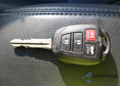 2016 Toyota Corolla S Plus z USA, uszkodzony, nr VIN 2T1BURHE3GC624103